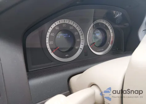 2010 Volvo Xc60 T6/T6 R-Design z USA, uszkodzony, nr VIN YV4992DZXA2083831